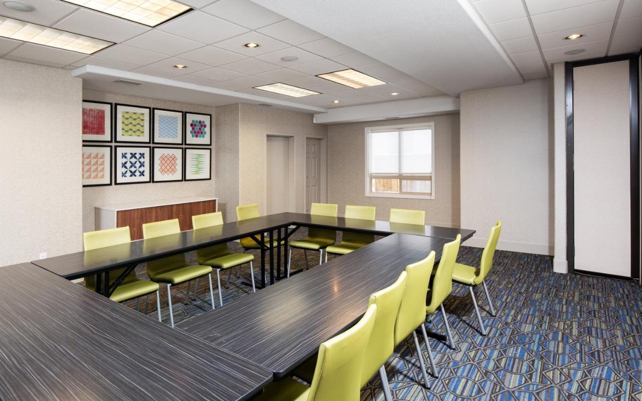 Holiday Inn Express Grande Prairie By Ihg Buitenkant foto
