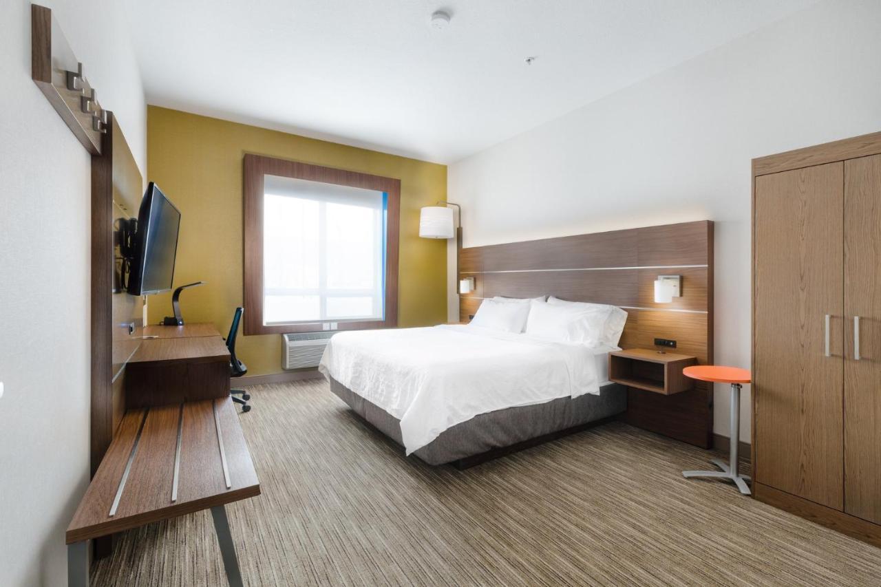 Holiday Inn Express Grande Prairie By Ihg Buitenkant foto