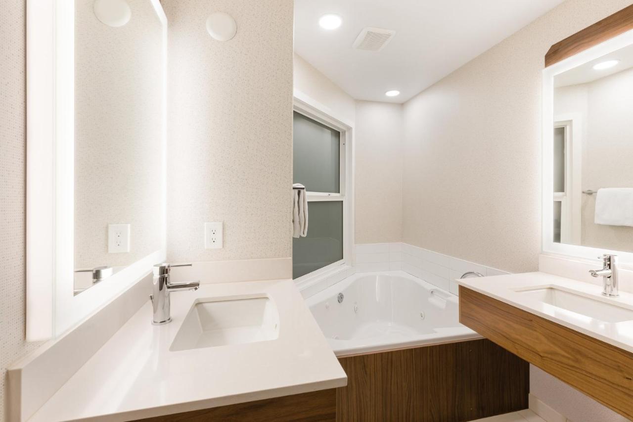 Holiday Inn Express Grande Prairie By Ihg Buitenkant foto