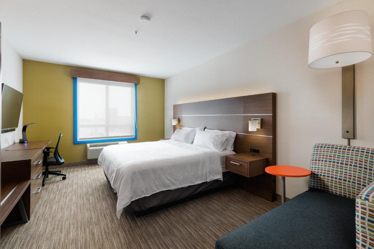 Holiday Inn Express Grande Prairie By Ihg Buitenkant foto