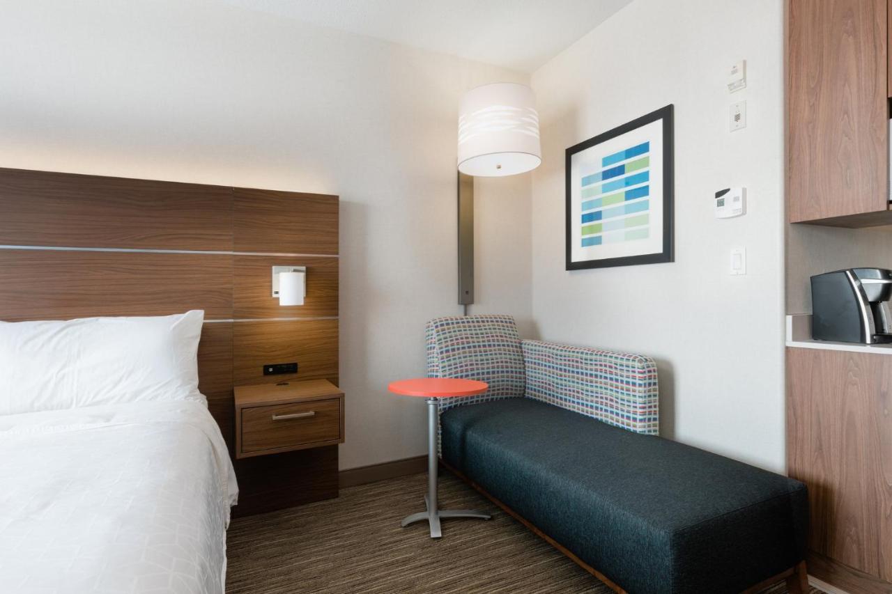 Holiday Inn Express Grande Prairie By Ihg Buitenkant foto