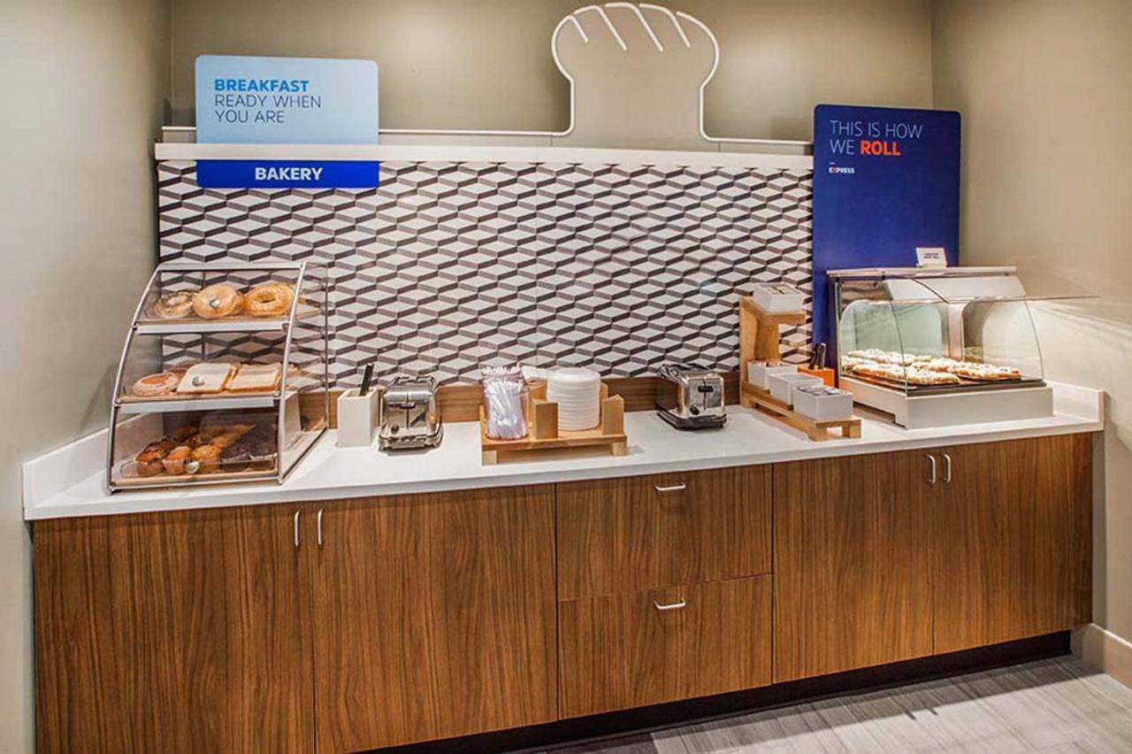 Holiday Inn Express Grande Prairie By Ihg Buitenkant foto
